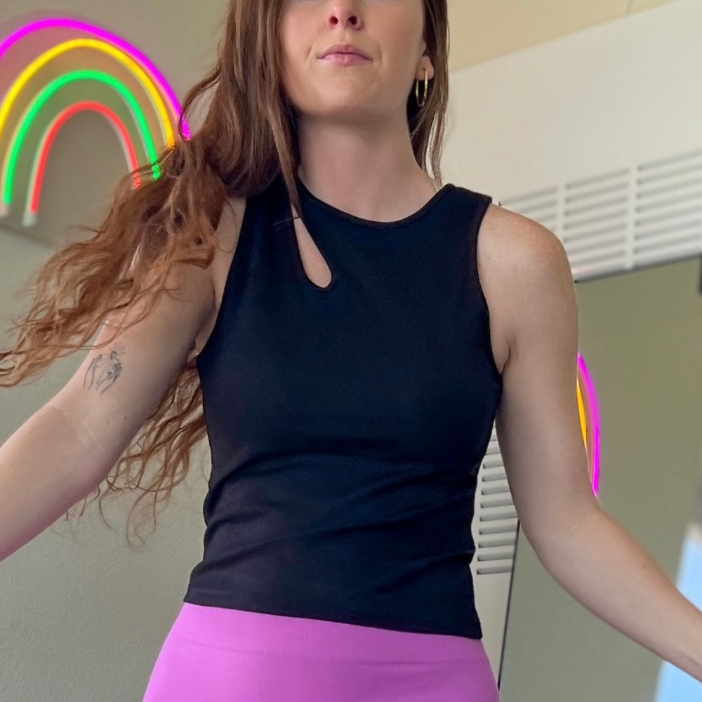 Asymmetric Black Tank